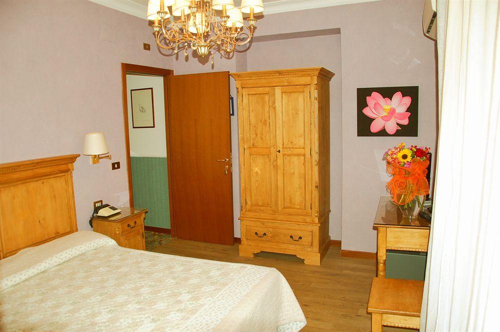 Hotel La Culla Del Lago Кастель-Гандольфо Экстерьер фото